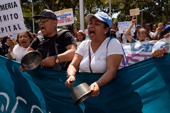 Les enseignants et les fonctionnaires ont manifesté à Caracas et dans d'autres villes pour de meilleures conditions de travail (AP)