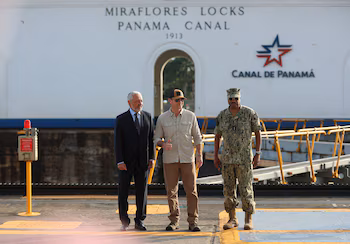 Les relations entre le Panama et les États-Unis sont passées de frictions autour du canal à un programme mettant davantage l'accent sur la sécurité, le trafic de drogue et la coopération militaire. REUTERS/Aris Martinez