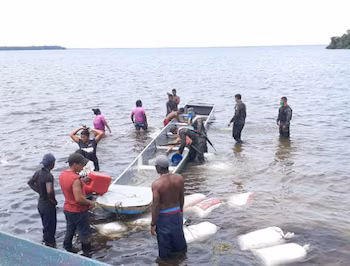 La situation d'urgence s'est produite à Yaurabila, Gracias a Dios, après qu'un bateau ait été endommagé. (Photo : Force navale)