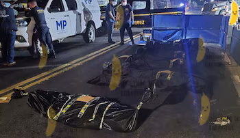 Les six corps sont restés sur la bande asphaltée après l'accident de la circulation au kilomètre 150 de la route vers le Pacifique (Autorisation : Santiagotv El Canal Colonial).