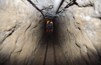 Le directeur du système pénitentiaire a déclaré que le tunnel de Pavón avait été construit avec des pioches et des pelles et a annoncé une enquête sur une éventuelle participation du personnel pénitentiaire.