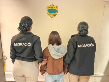 Deux citoyens vietnamiens ont tenté de transiter par le Panama en utilisant des passeports japonais prétendument altérés, de sorte que l'Immigration leur a refusé de poursuivre leur voyage. Tiré de X