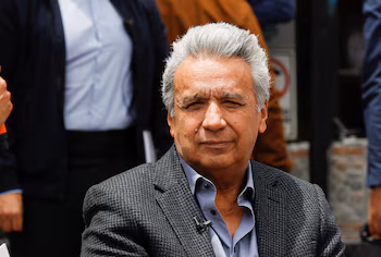 Lenín Moreno lors d'une visite dans les zones touchées par les manifestations à Quito, en Équateur. 17 octobre 2019. REUTERS/Henry Romero