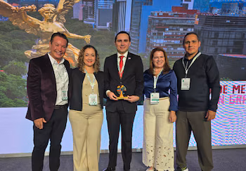 Arenal Fortuna a reçu le prix principal dans la catégorie « Destination mature durable » à Mexico lors du Sommet du tourisme durable et social. Crédit : TIC