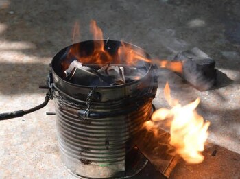 Cuisiner dans la rue - Familles cubaines sans gaz liquéfié, Cuba - Programme de surveillance alimentaire de courtoisie