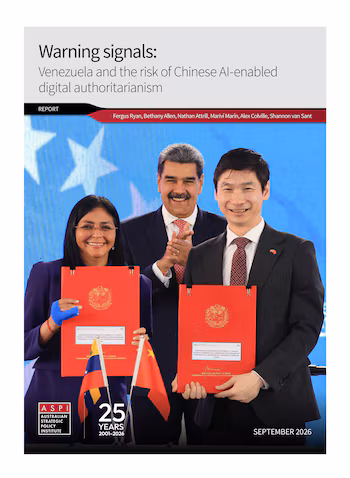 Couverture du rapport avec une photographie de Nicolás Maduro, Delcy Rodríguez et un responsable chinois avec des dossiers rouges et des drapeaux en arrière-plan