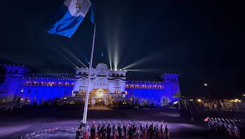 Le Guatemala a commémoré les 205 ans de son indépendance avec l'élévation du pavillon national sur la Plaza de la Constitución.