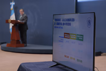 Bernardo Arévalo a demandé d'accélérer l'entrée en vigueur du décret 21-2026 fixant les prix maximaux des carburants au Guatemala.