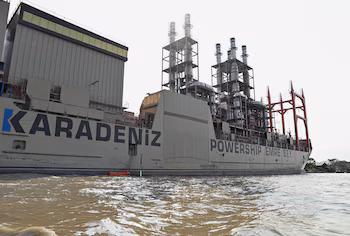 La barge électrique flottante turque de la société Karpowership arrive en Équateur, d'où elle produira de l'énergie pour le pays ; Image prise lors d'une tournée médiatique à Guayaquil, Équateur, le 8 septembre 2024. REUTERS/Vicente Gaibor