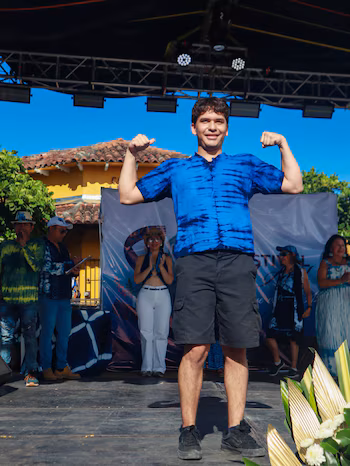 Des vêtements pour toute la famille ont été présentés sur le podium de Suchitoto (Photo fournie par la mairie de Cuscatlán Norte)