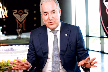 Jorge Mas, propriétaire de l'Inter Miami CF, s'exprime lors d'une interview à Miami, Floride, États-Unis, le lundi 2 mars 2026.