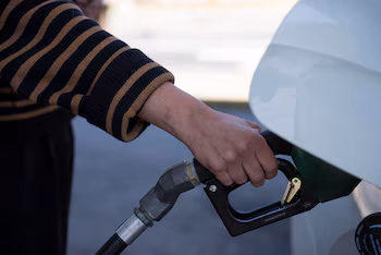 Les propriétaires d'entreprise utilisent des systèmes GPS pour surveiller leur flotte, réduire la consommation de carburant et définir des itinéraires de livraison plus efficaces. (Reuters/Alyssa Pointer)
