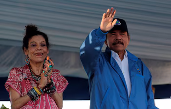 La modification permettrait de prolonger le mandat actuel de Daniel Ortega et Rosario Murillo, qui occupent la coprésidence depuis la réforme constitutionnelle de 2025. (Photo d'archives Reuters)