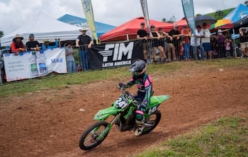 L'Union panaméenne de motocyclisme a souligné le courage et les compétences indomptables du jeune athlète décédé.