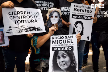 Militants et opposants ont manifesté pour exiger la libération immédiate et complète de la défenseuse des droits humains Rocío San Miguel. EFE/Rayner Pena R.