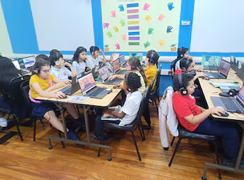 Le niveau avancé de compétence numérique dans l’utilisation de la technologie à l’école primaire ne satisfaisait que 8,7% des enseignants consultés. (Autorisation : député européen)