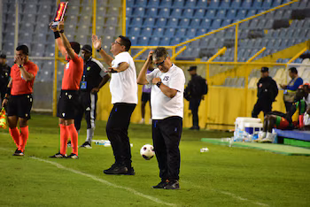 La Selecta, match de la Ligue des Nations de la Concacaf entre l'équipe de football du Salvador et la Jamaïque, joué au stade Cuscatlán de San Salvador.