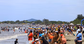 Selon les estimations, entre 250 000 et 280 000 personnes séjournaient dans des destinations touristiques mercredi en fin de journée. (Photo : Réseaux Sociaux)