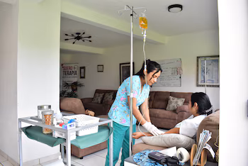 Entretien avec le Dr René Molina, spécialiste du suivi des femmes atteintes d'un cancer du sein avec des examens alternatifs - Clínica Integral de la Mujer El Salvador