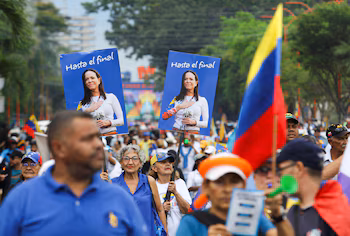 Les partisans de l'opposition organisent des manifestations pour exiger le retour sain et sauf de María Corina Machado, qui a dénoncé le fait qu'ils l'empêchent de retourner au Venezuela. REUTERS/Juan Carlos Hernández/photo d'archives
