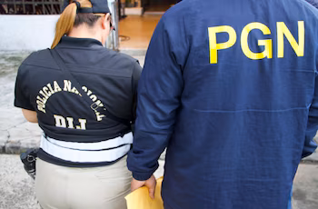La procédure a été dirigée par des responsables du bureau du procureur général et de la direction des enquêtes judiciaires. (PGN)
