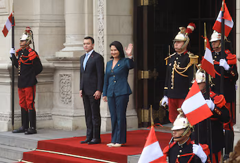 Le président péruvien Keiko Fujimori et son homologue équatorien Daniel Noboa posent pour une photographie lors de la visite officielle de Noboa au Pérou, à Lima, Pérou, le 20 octobre 2026. REUTERS/Sebastian Castaneda
