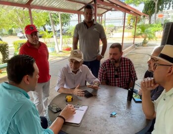Le recteur José Emilio Moreno Ramos a dirigé les séances de révision structurelle dans les bâtiments du campus universitaire. (Autorisation : Université du Panama)